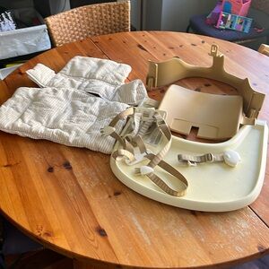 No tray-Pre-loved | Stokke Tripp Trapp infant seat, straps & cushions